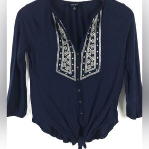 Lucky Brand Top Blue Embroidered Cropped Rayon Sz L  3/4 Sleeve Buttons